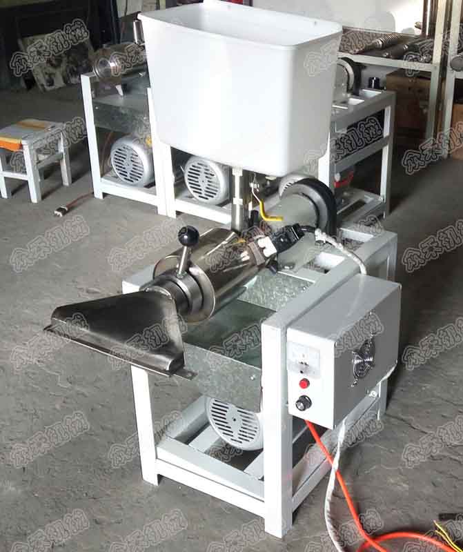 50型臥式搟面皮機(jī)小型搟面皮機(jī)一臺(tái)多少錢(qián)