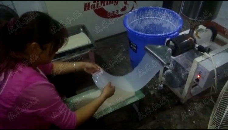 50型臥式搟面皮機用戶加工搟面皮